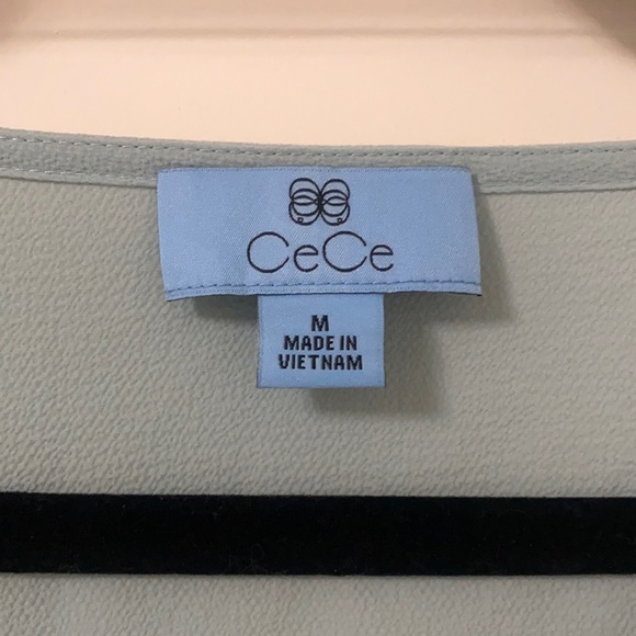 FREE SHIPPING Flowy V-Neck - Picture 3 of 3